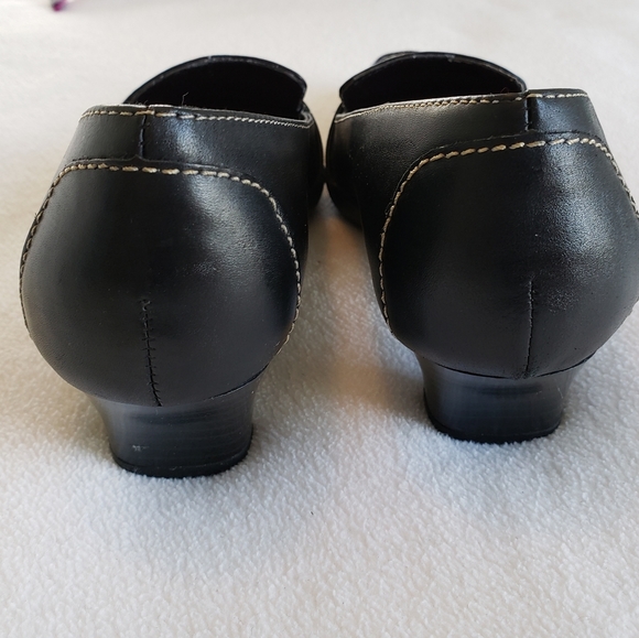 A2 by Aerosoles 2 Safety Latch style leather shoes Size 6 - Picture 4 of 5